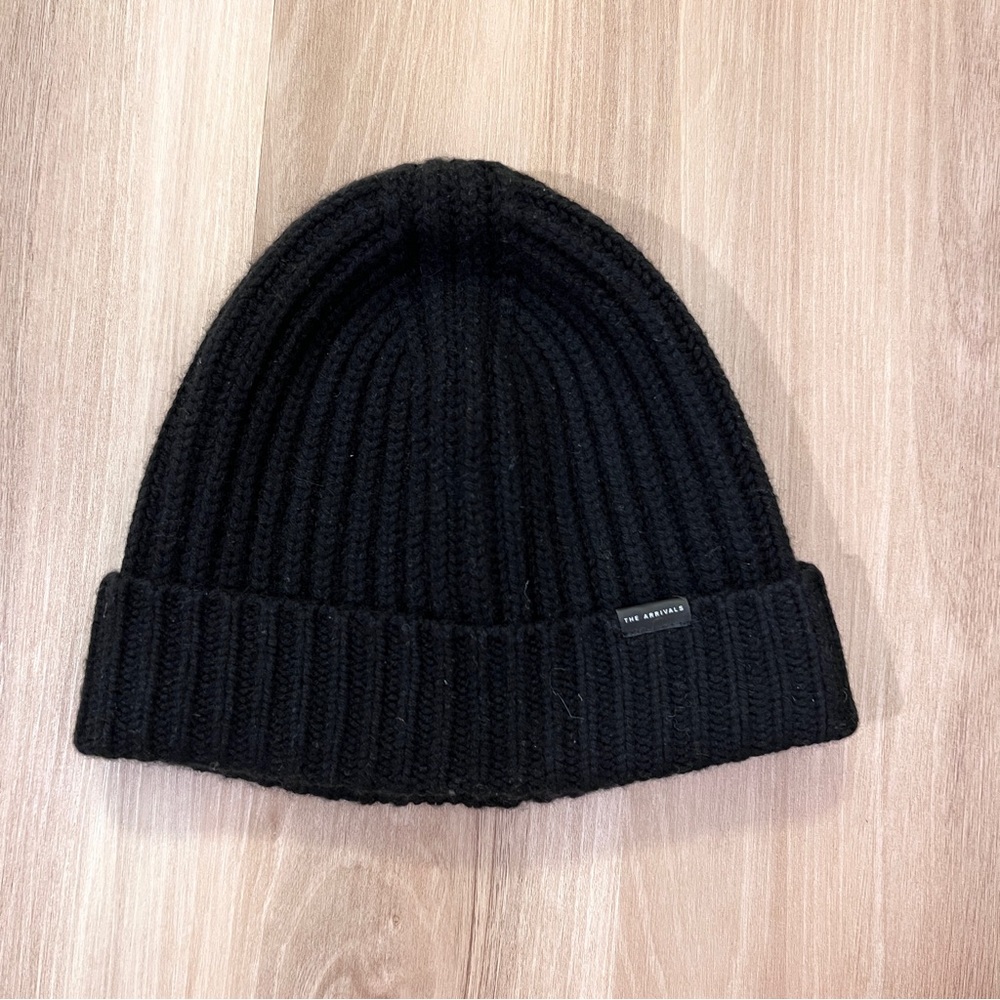 The Arrivals Black Ribbed Knit Beanie